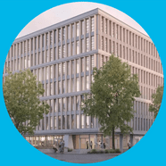 Moderne Bürogebäude mit Bäumen im Vordergrund.
