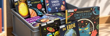 Bücherbox mit Kinderbüchern über das Sonnensystem.
