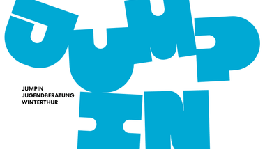 Blauer Text mit dem Wort 'Jump'.