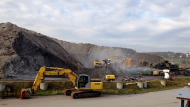 Die Schneekanone (rechts) am Rietberg im Einsatz.