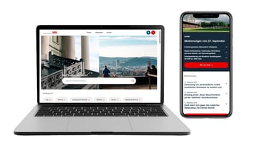 Laptop und Smartphone mit Anzeige von Webseiten.