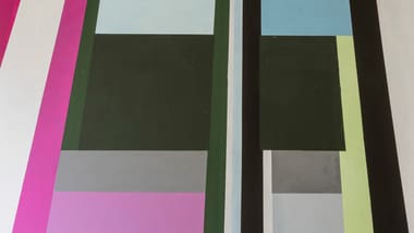 Abstrakte Kunst mit bunten geometrischen Formen.