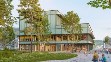 Moderne Gebäude mit Bäumen und Menschen auf einem Weg.