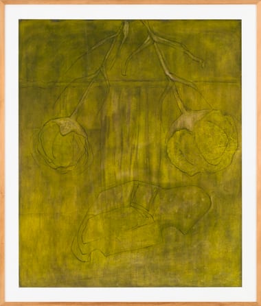 Skizzenhafte Kunst mit zwei Blüten und einem Auto auf gelbem Hintergrund.